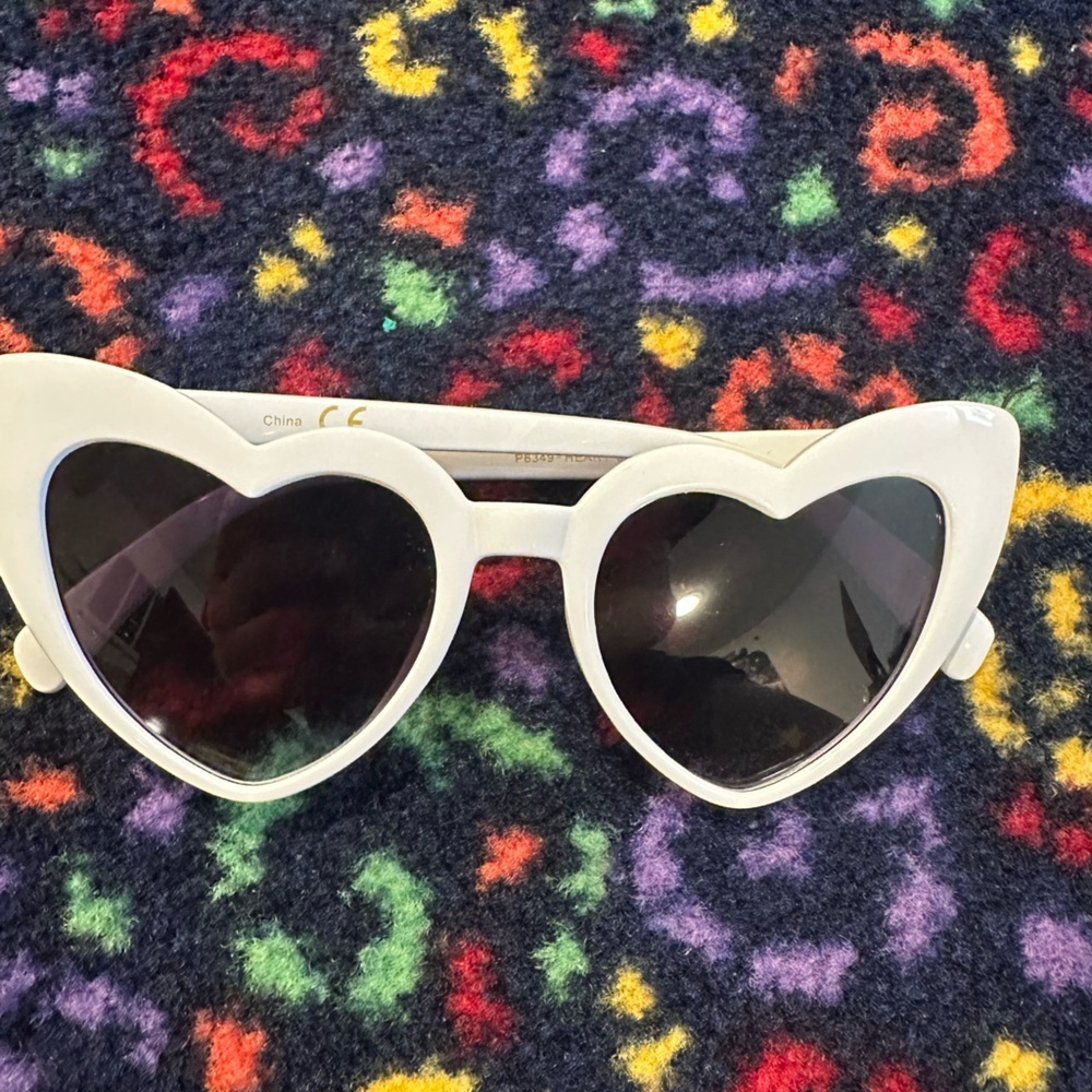 White Heart Sunglasses ๐ค๐ค๐ค - Picture 1 of 1